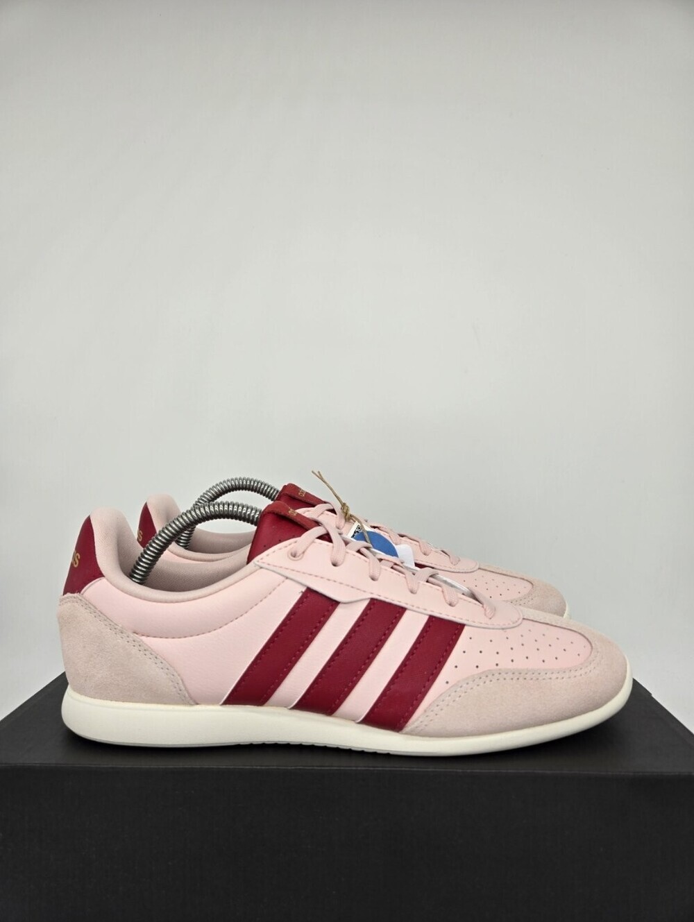adidas Women's Barreda Lo KI9262 Sandy Pink Victory Red Shoes Size 6.5 - Picture 3 of 8